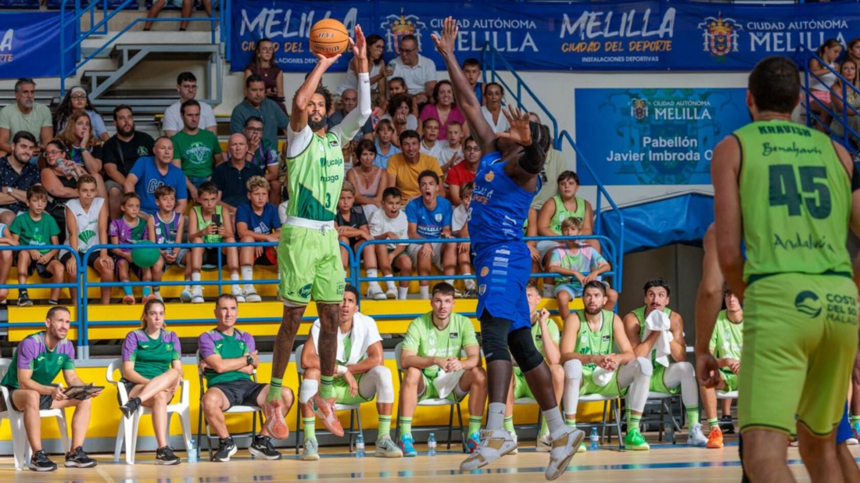 Webb III lanza a canasta en Melilla