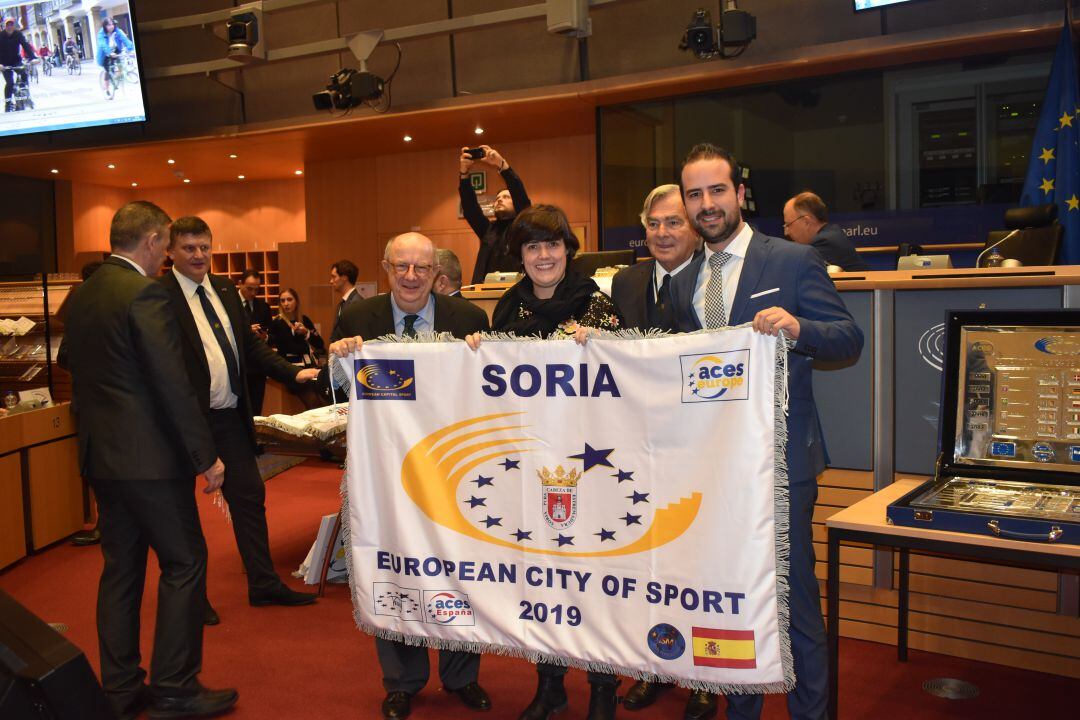Representantes del Ayuntamiento de Soria recibe en Bruselas el reconocimiento de Ciudad Europea del Deporte.