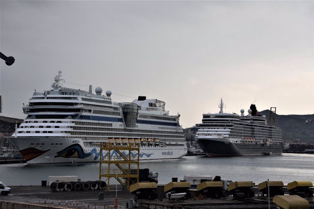 El Puerto de Cartagena recibe la primera doble escala de cruceros del año con 1.670 pasajeros