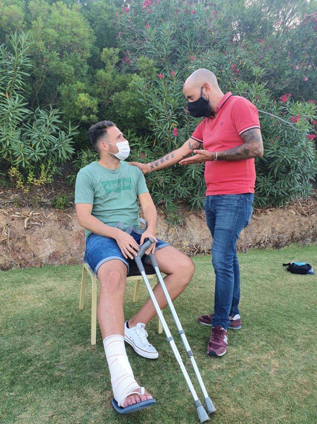 Juan Benítez junto a Juan Luis Gil el lunes en Montecastillo