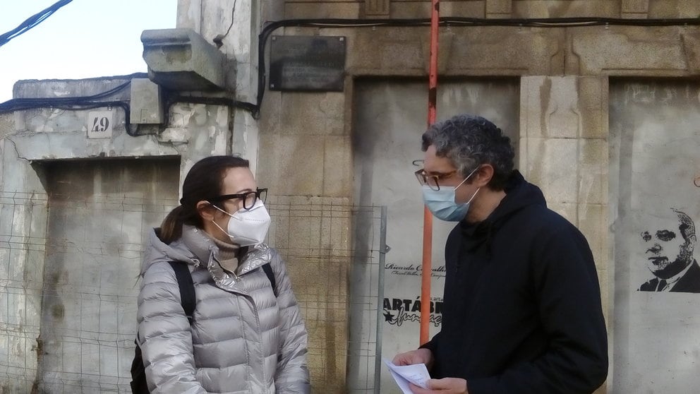 Los ediles del BNG de Ferrol, ante la casa de Ricardo Carvalho Calero