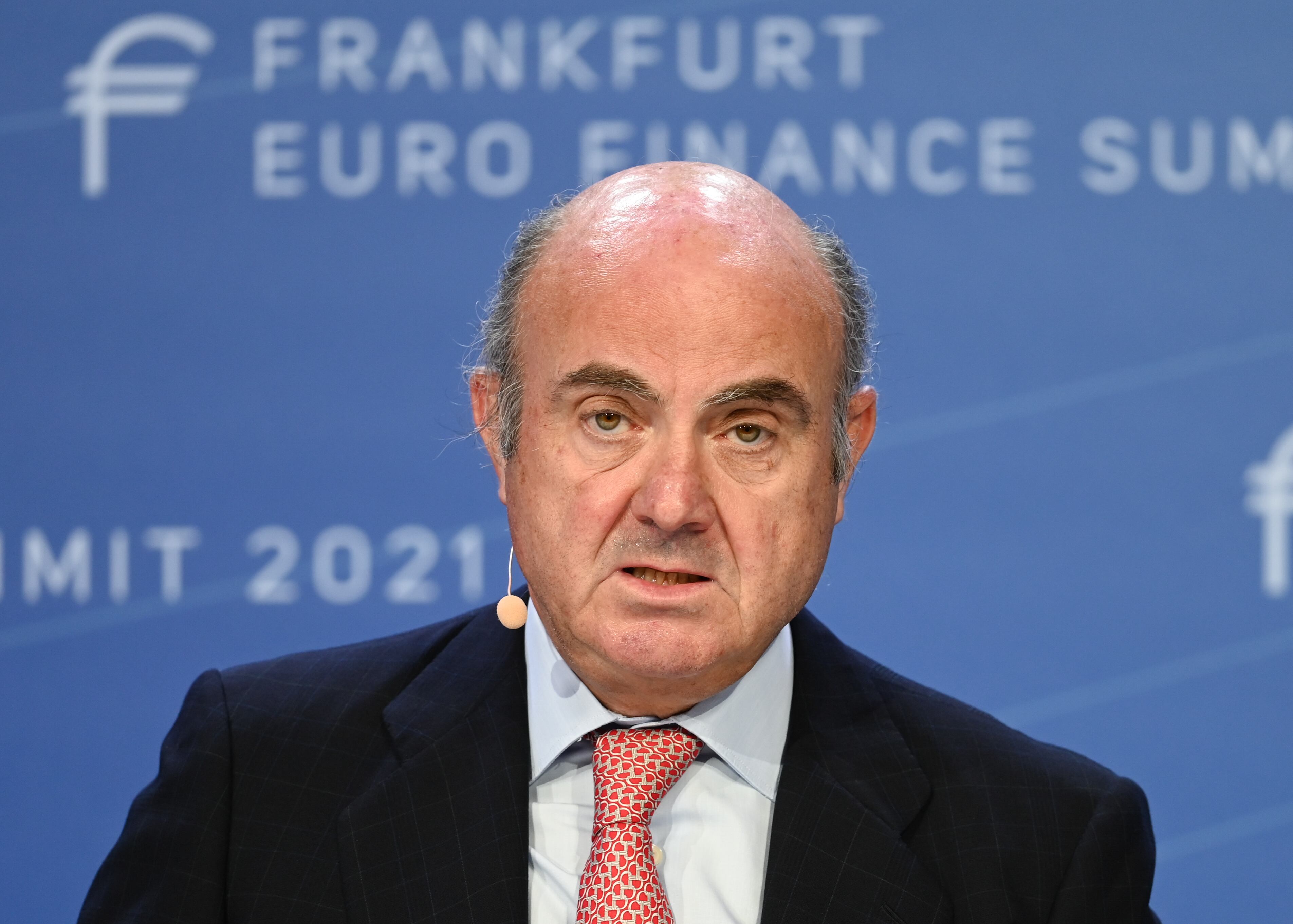 El vicepresidente del Banco Central Europeo (BCE), Luis de Guindos, interviene durante una conferencia financiera celebrada en Frankfurt en junio de 2021