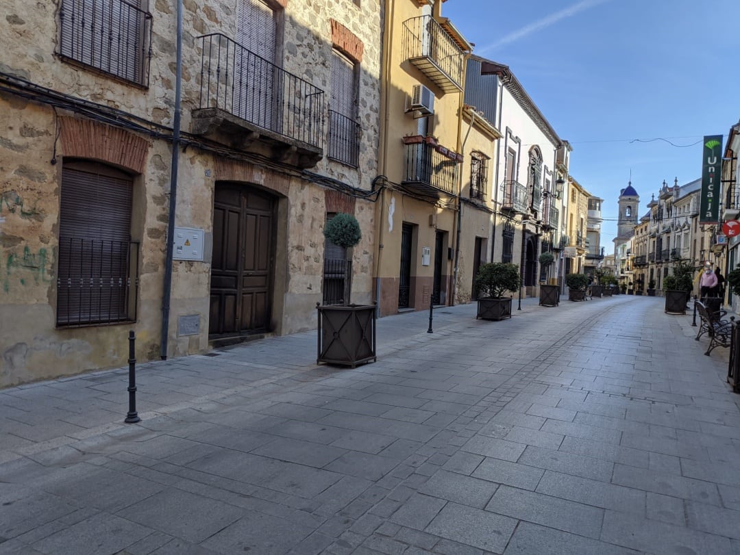 La casa se encuentra en el número 26 de la céntrica avenida de Andalucía de Castellar