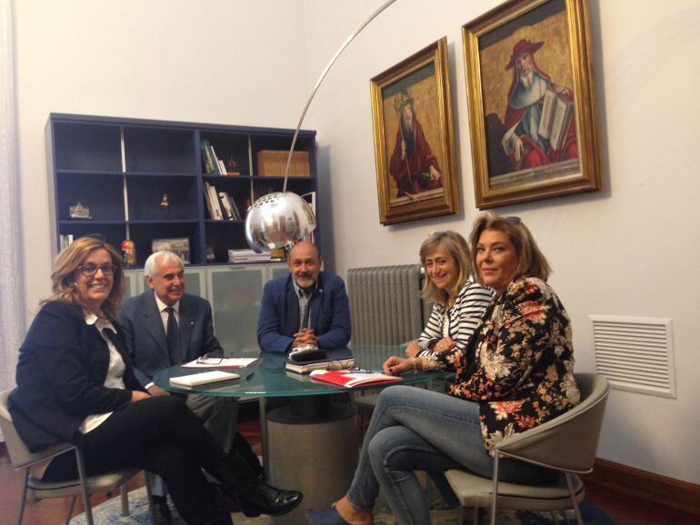 Reunión entre Diputación y Cruz Roja.