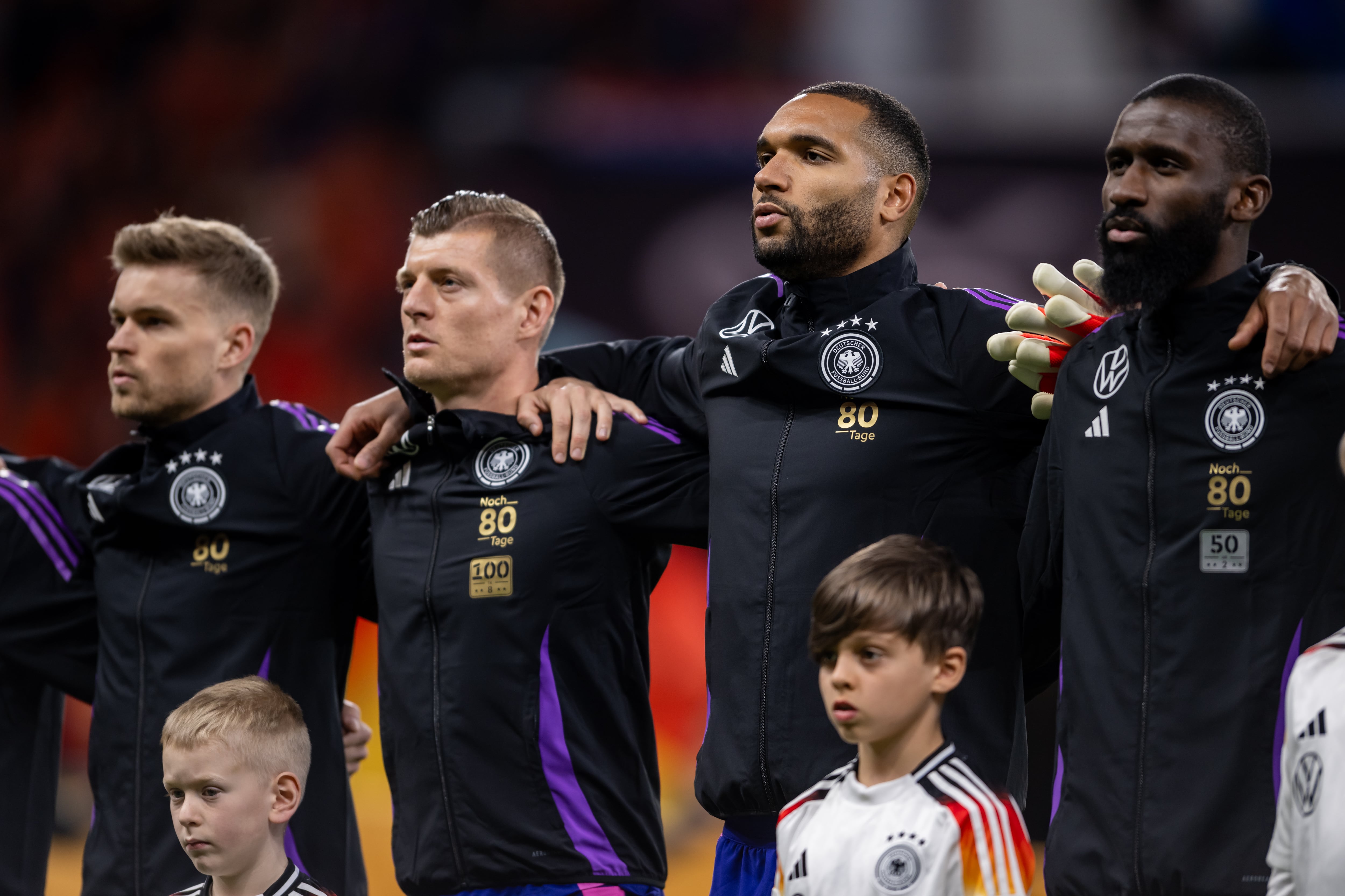 Maximilian Mittelstaedt, Toni Kroos, Jonathan Tah y Antonio Rüdiger antes del amistoso entre Alemania y Países Bajos