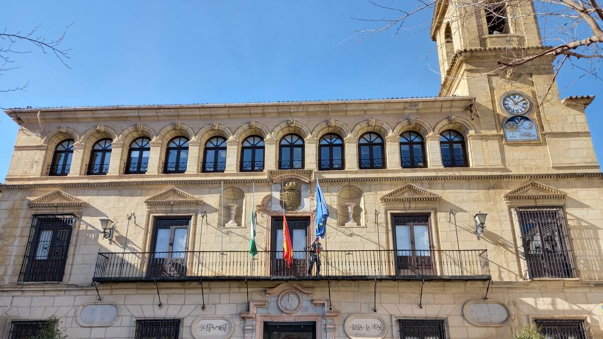 Alcalá la Real decreta tres días de luto por el asesinato esta pasada noche de una menor de 14 años