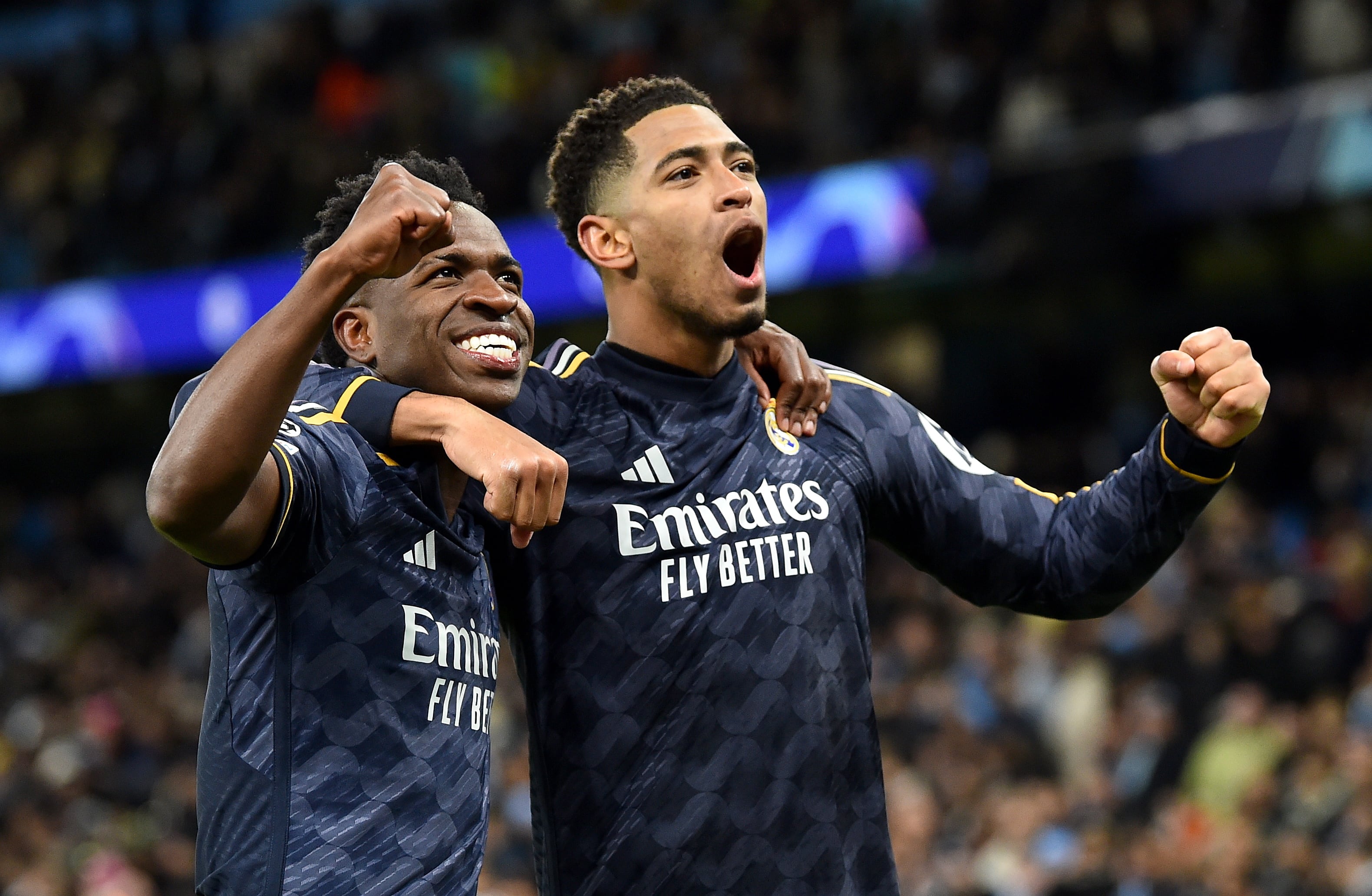 Vinicius Júnior y Jude Bellingham celebrando la clasificación del Real Madrid a semifinales de la Champions League. (Liga de Campeones, Reino Unido) EFE/EPA/PETER POWELL