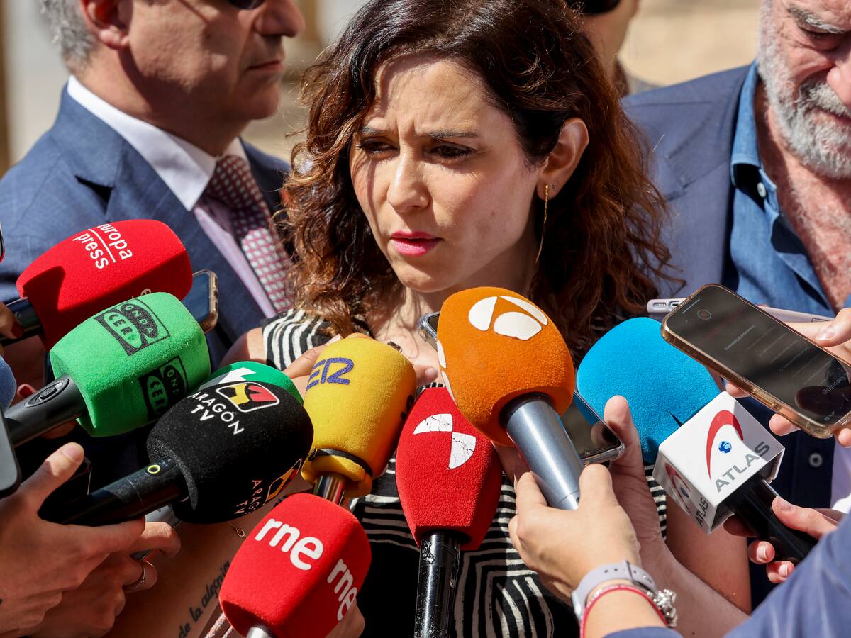 Ayuso cree que Sánchez tiene "la cara muy dura" y "poco respeto por las instituciones" al respaldar al fiscal general