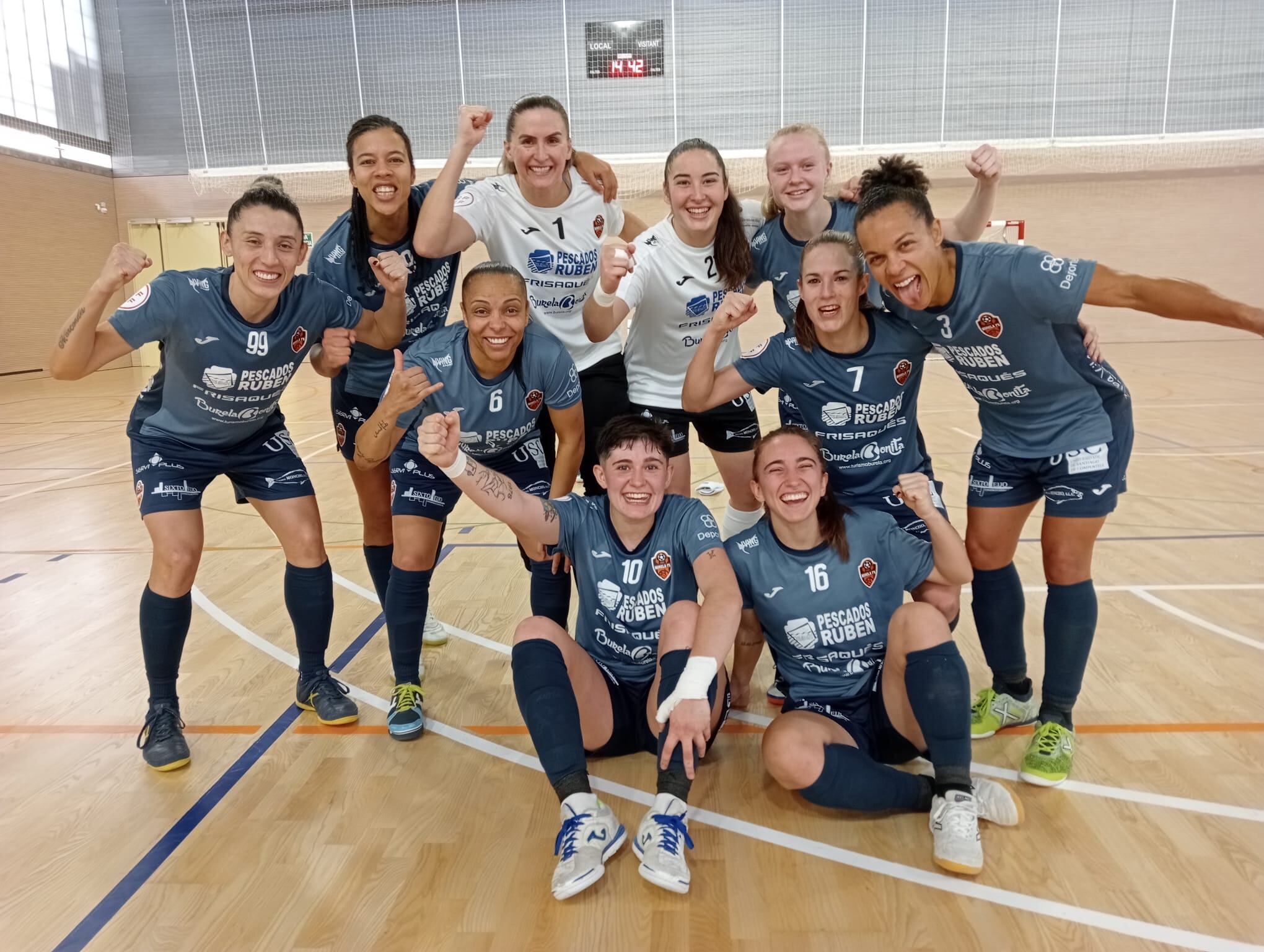 Las chicas del CD Burela FS celebran el pase de ronda en la Copa de la Reina