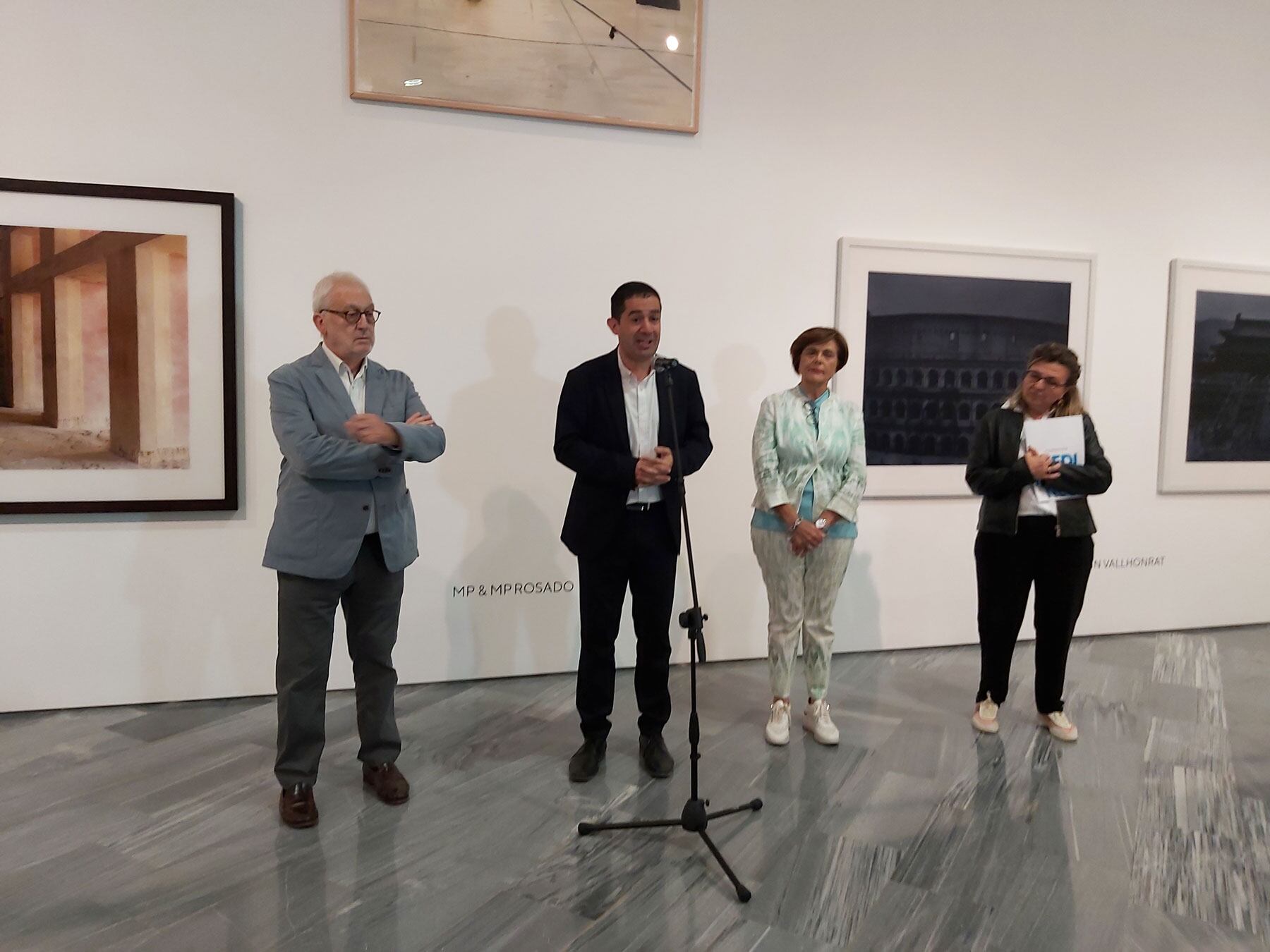 Un instante de la presentación de la muestra