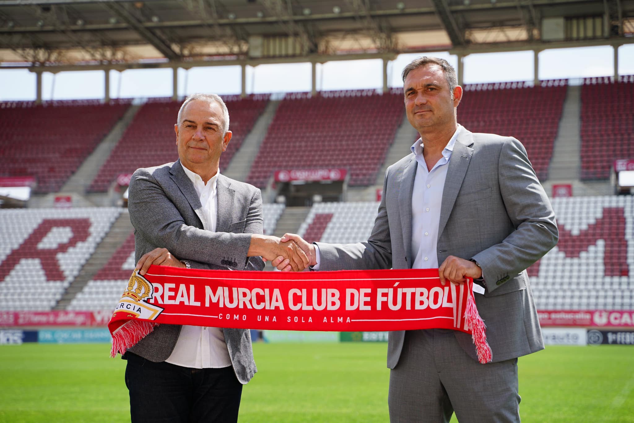 Felipe Moreno y Javi Recio en la presentación del director deportivo grana en julio de 2023