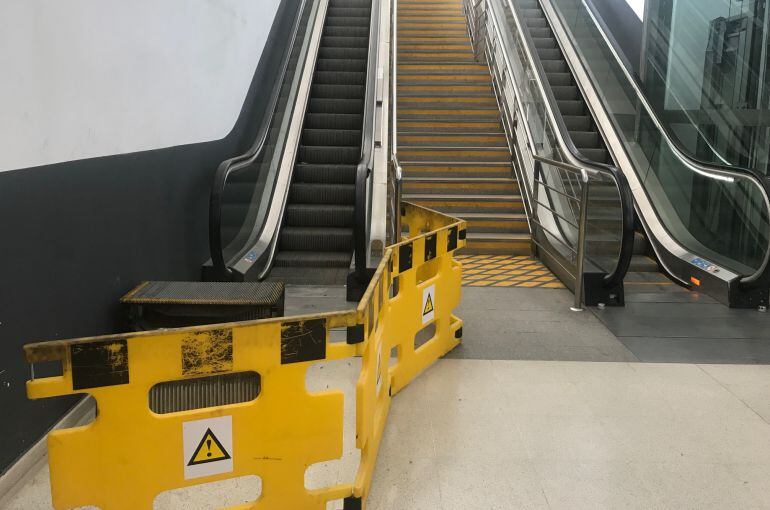 La escalera automática sin uso