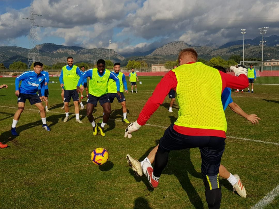 La plantilla del Málaga se entrenó en la ciudad deportiva Antonio Asensio de Mallorca