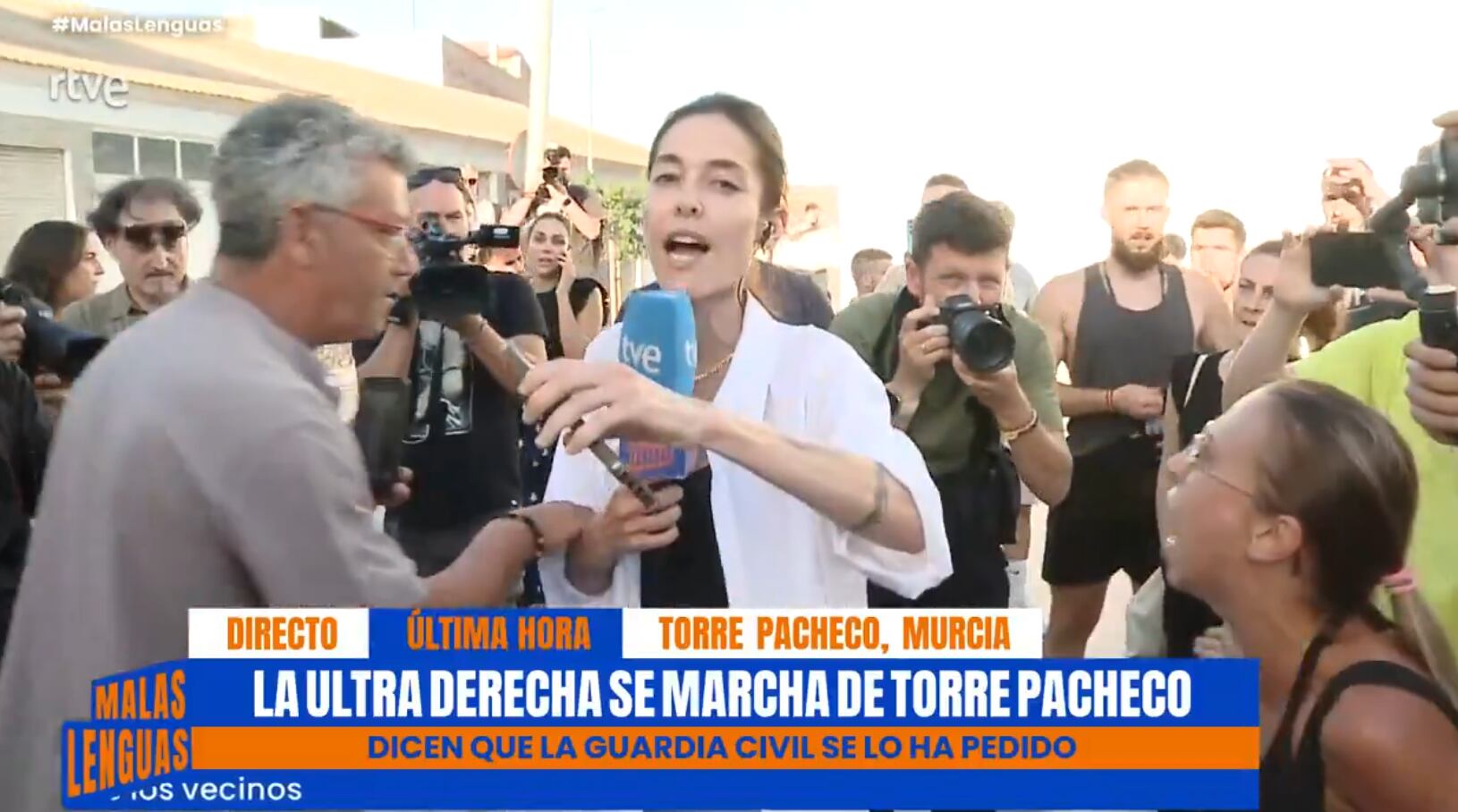 Una reportera de Malas Lenguas en Torre-Pacheco.