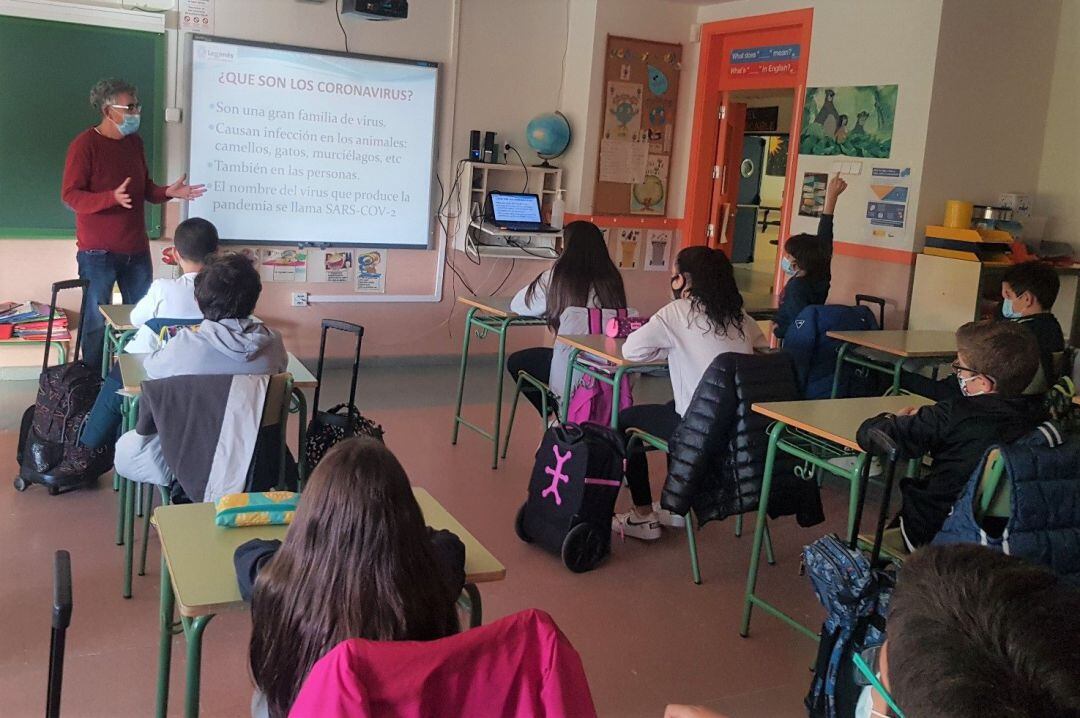 Los profesores ayudaron al los alumnos a pasar de ciclo en julio