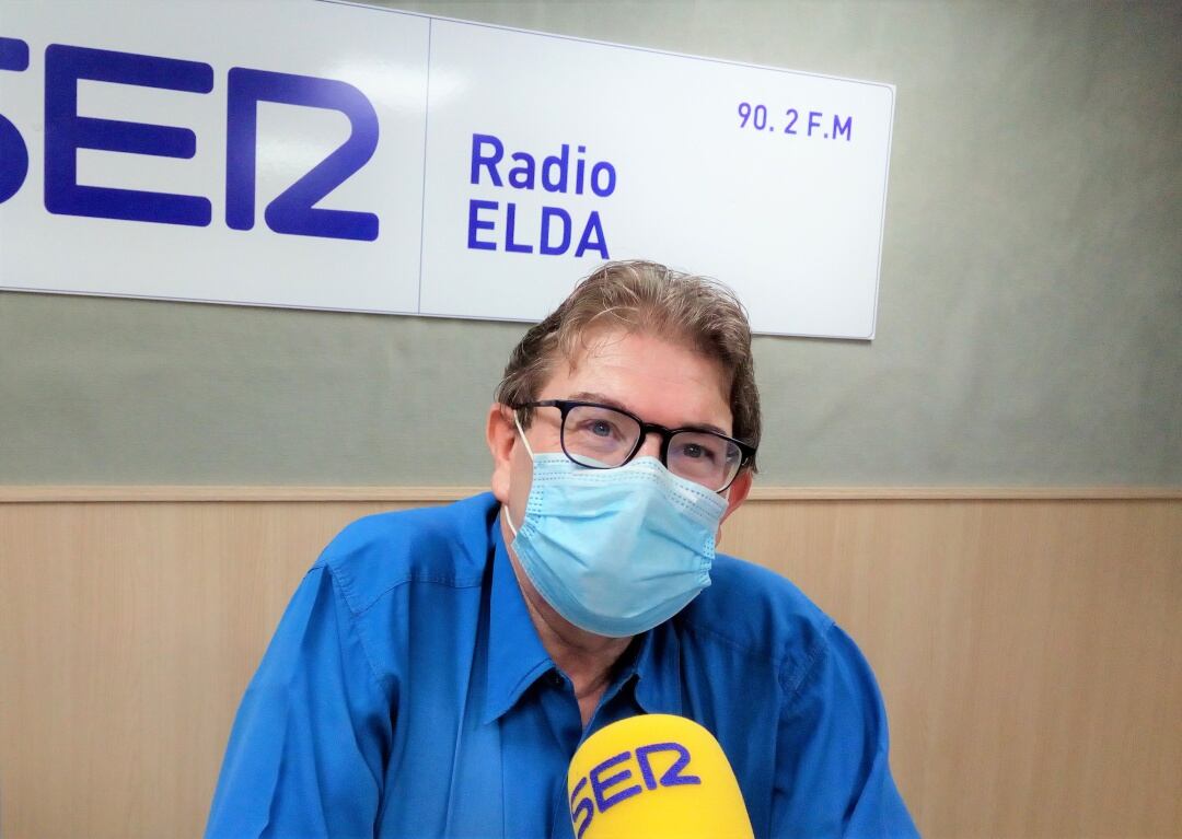 Francisco Carlos, en el estudio de Radio Elda SER