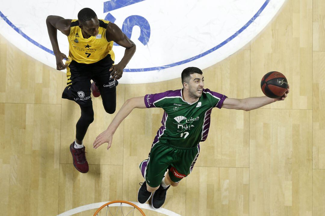 El pívot georgiano podría cambiar el verde de Unicaja por el amarillo del Canarias