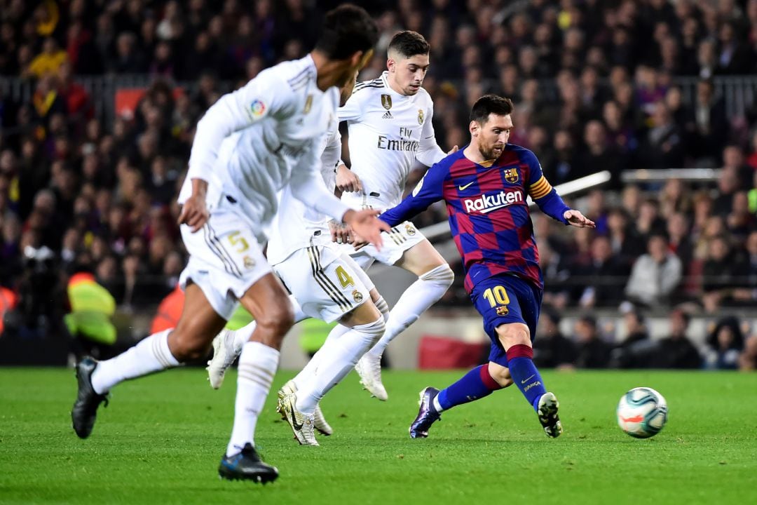 Fede Valverde, Varane, Sergio Ramos y Messi, durante el partido. 