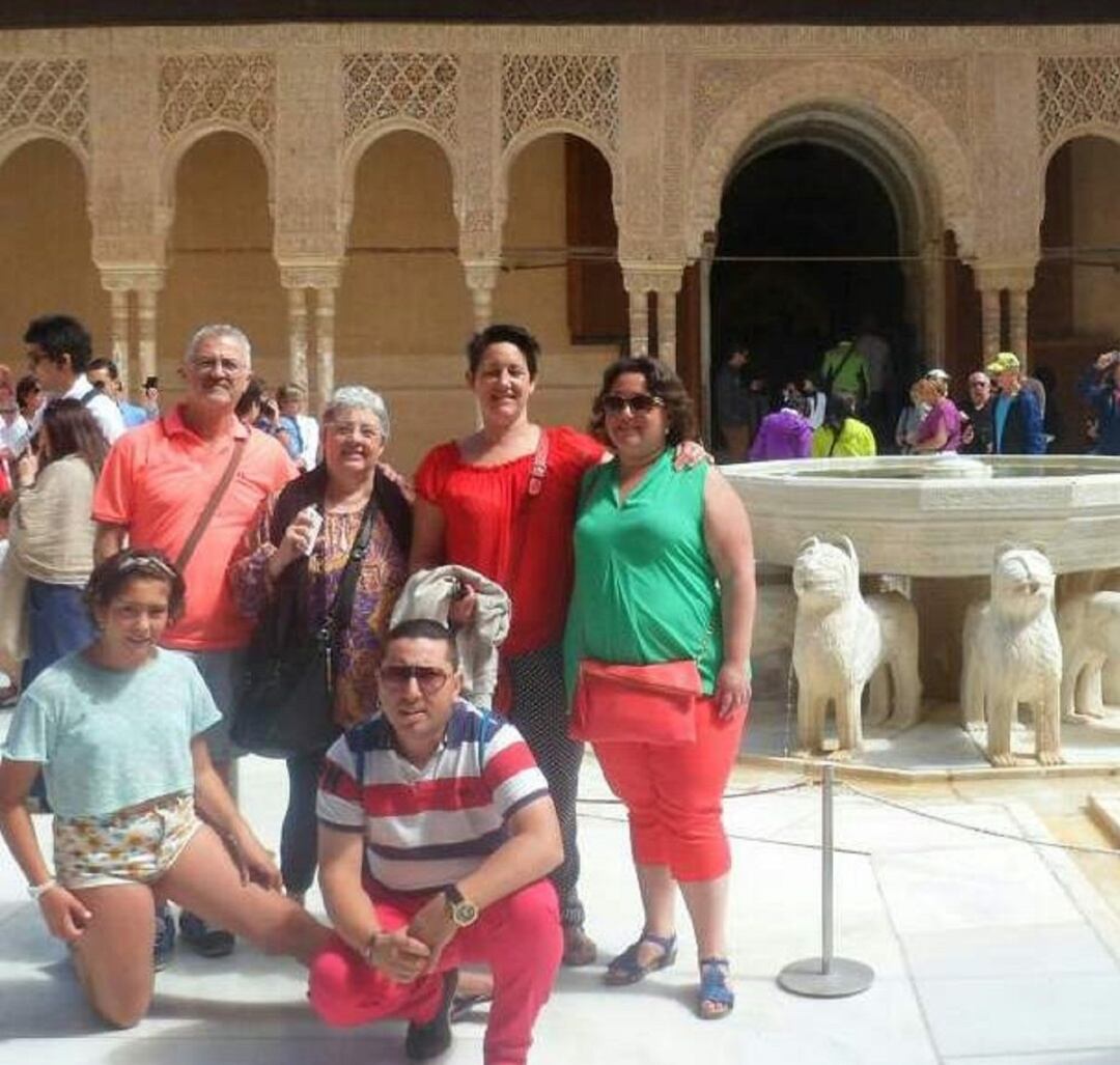 Verónica Cabanillas en el Patio de lo Leones, el lugar más conocido de la Alhambra.