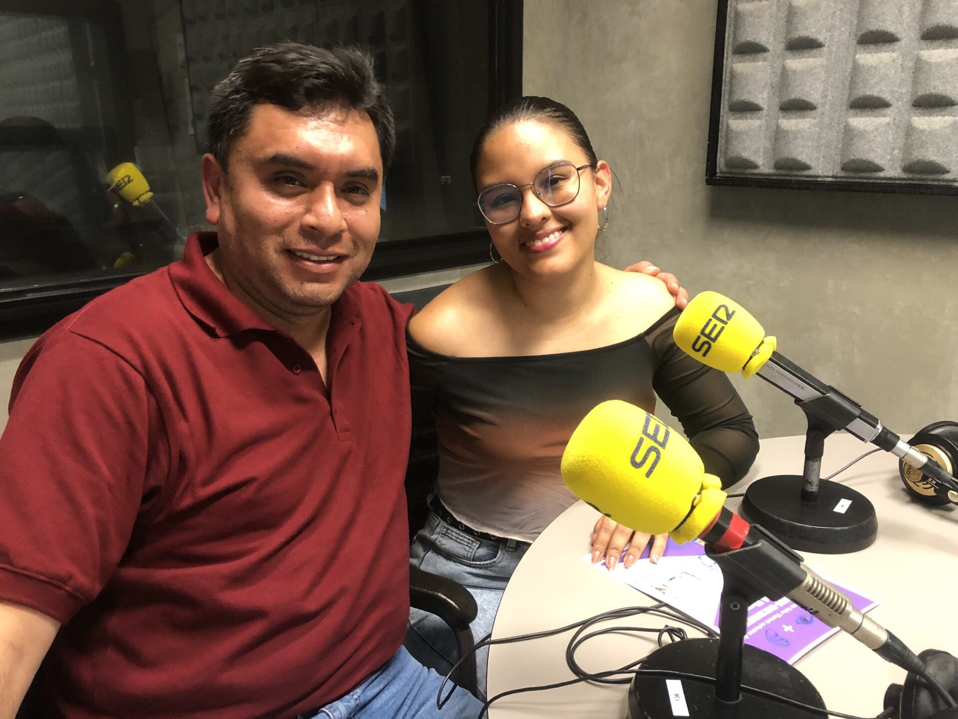 Einer y Daniela se encargan de la apertura de la Semana de Audiovisuales de Arrate Kultur Elkartea