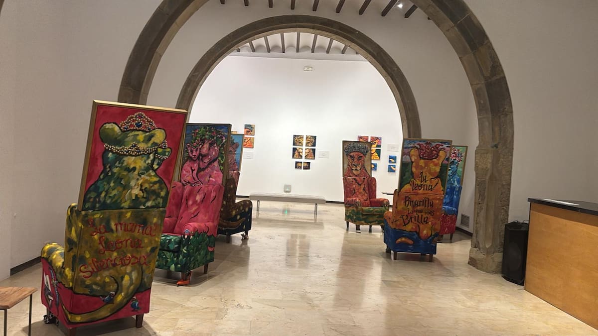 La Lonja Medieval de Elche inaugura la exposición de pintura "Leonas" de Antonia de Pastor