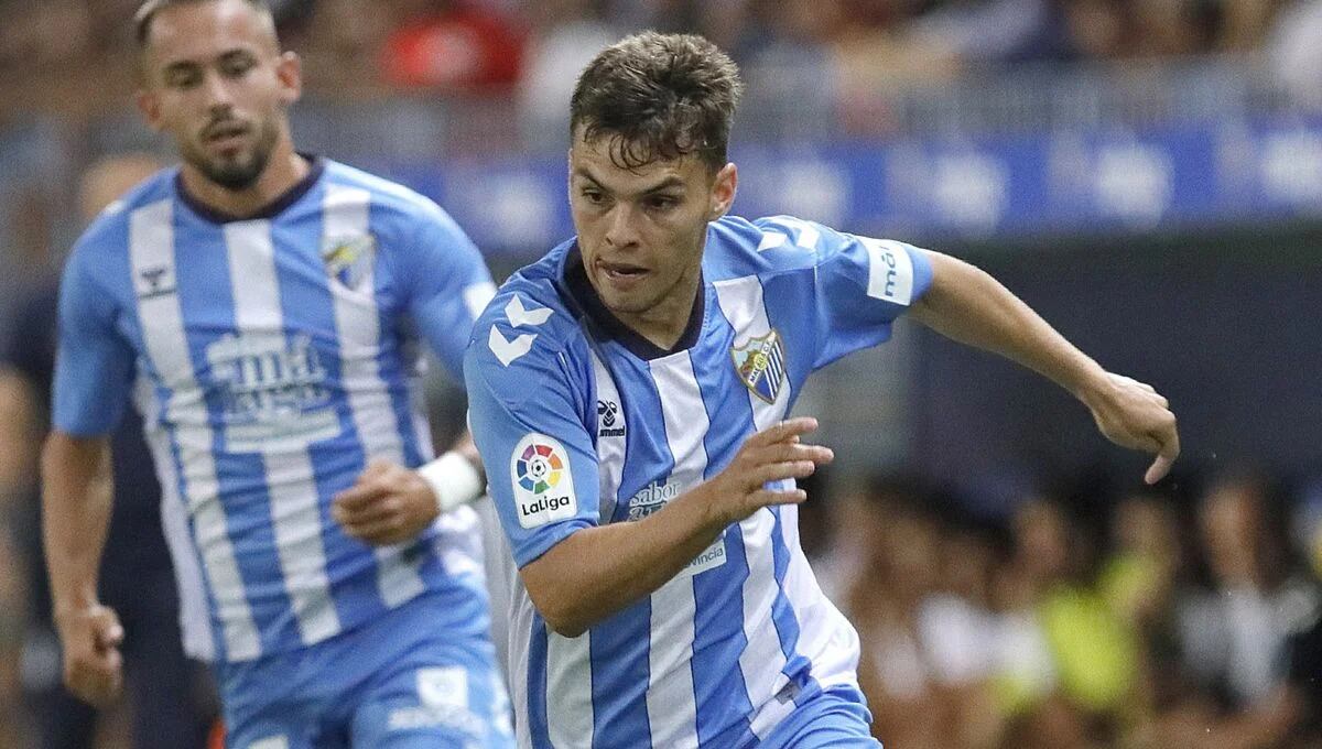 Aleix Febas en acción en un partido con el Málaga