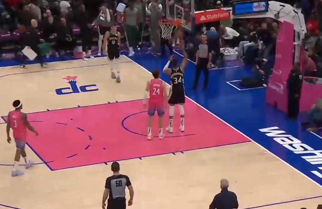 Antetokounmpo consiguió un triple-doble