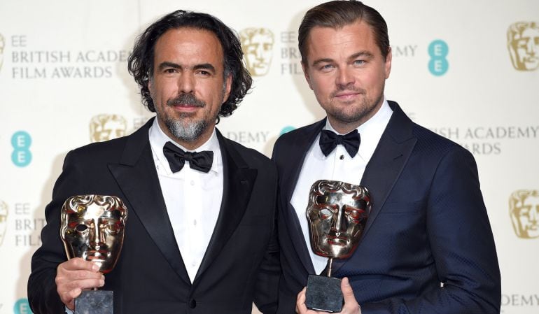 Alejandro G. Iñárritu (i) y Leonardo Dicaprio. British Academy Film Awards (BAFTA)