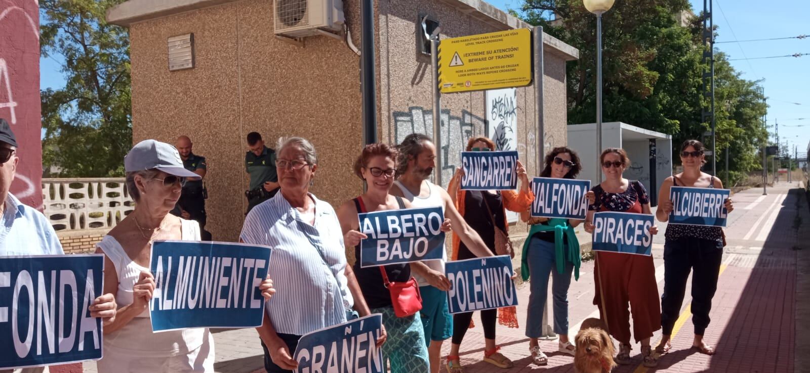 Concentración en la estación de tren de Grañén