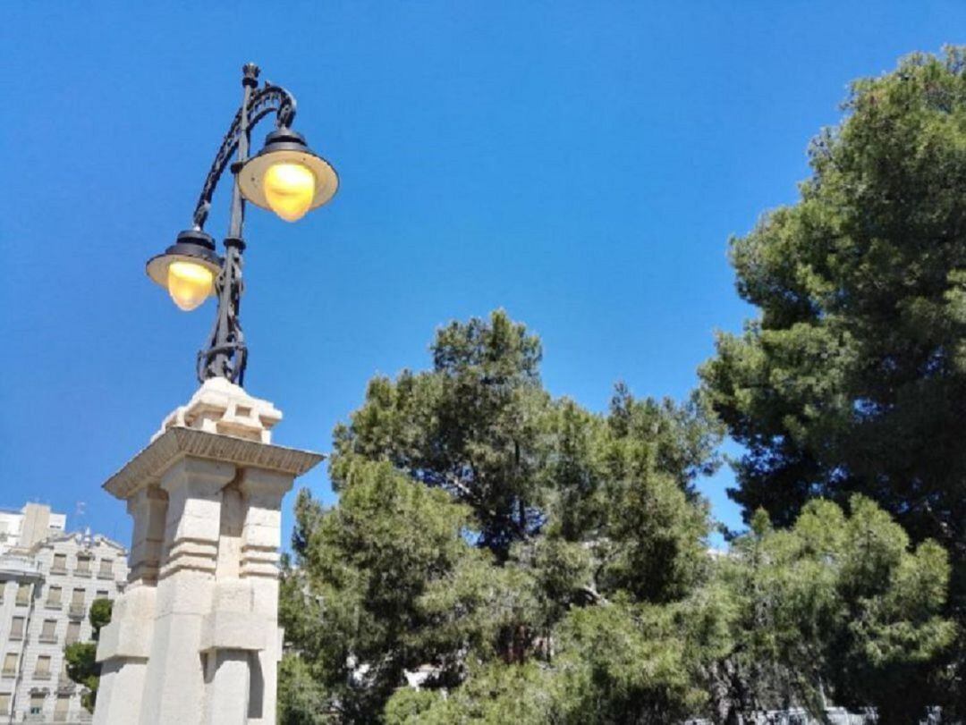 Farola del puente de Canalejas