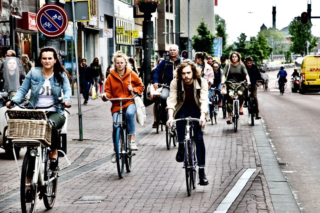 Países Bajos y Dinamarca están consideradas como La Meca de la bicicleta por sus muchas facilidades para desplazarse con este medio de transporte y el gran número de ciclistas urbanos.