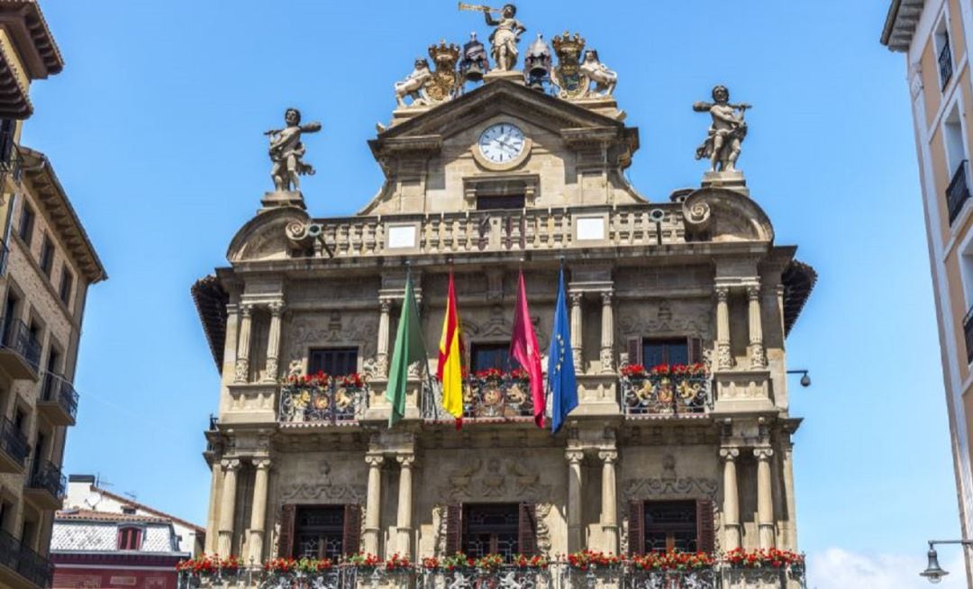 Fachada del Ayuntamiento de Pamplona.