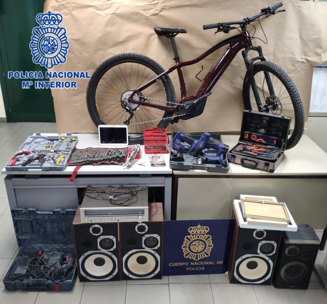 Algunos de los efectos intervenidos.