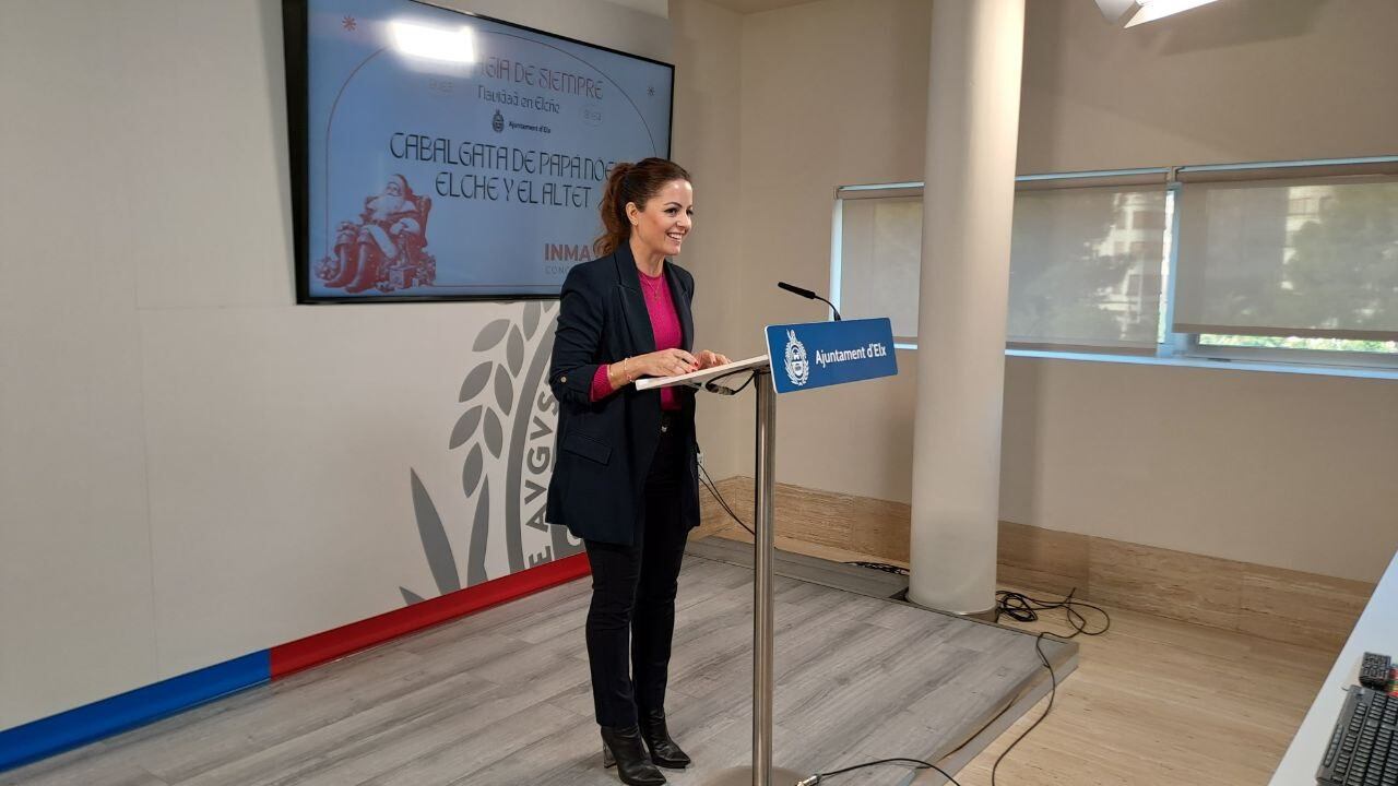 La concejala Inma Mora durante la presentación de la Cabalgata de Papá Noel