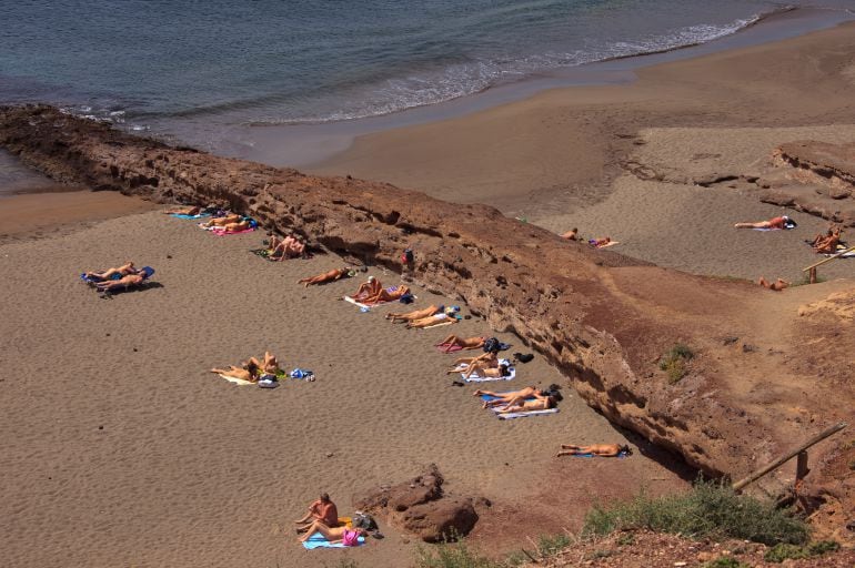 Una playa nudista en Tenerife.