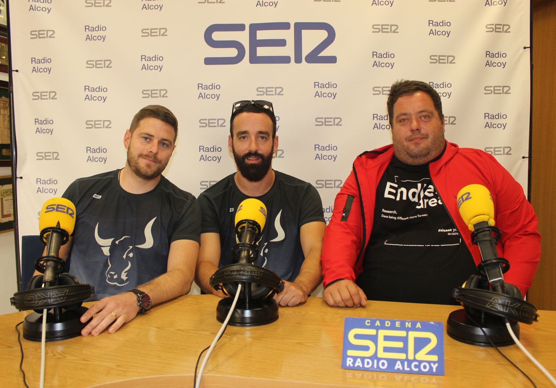 Juan Bonet, Marcos Monllor i Joaquín Bonet, en l&#039;estudi central de Radio Alcoy