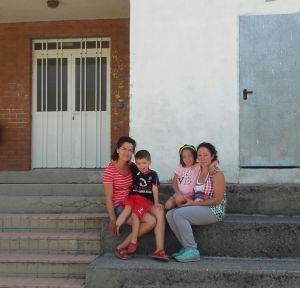 Las madres intentarán evitar el cierre del centro escolar al menos este curso