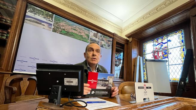 Miguel Ángel Páez presenta la guía de ayudas al comercio local