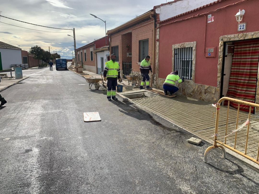 Trabajos de acerado de algunas calles en Bobadilla del Campo 