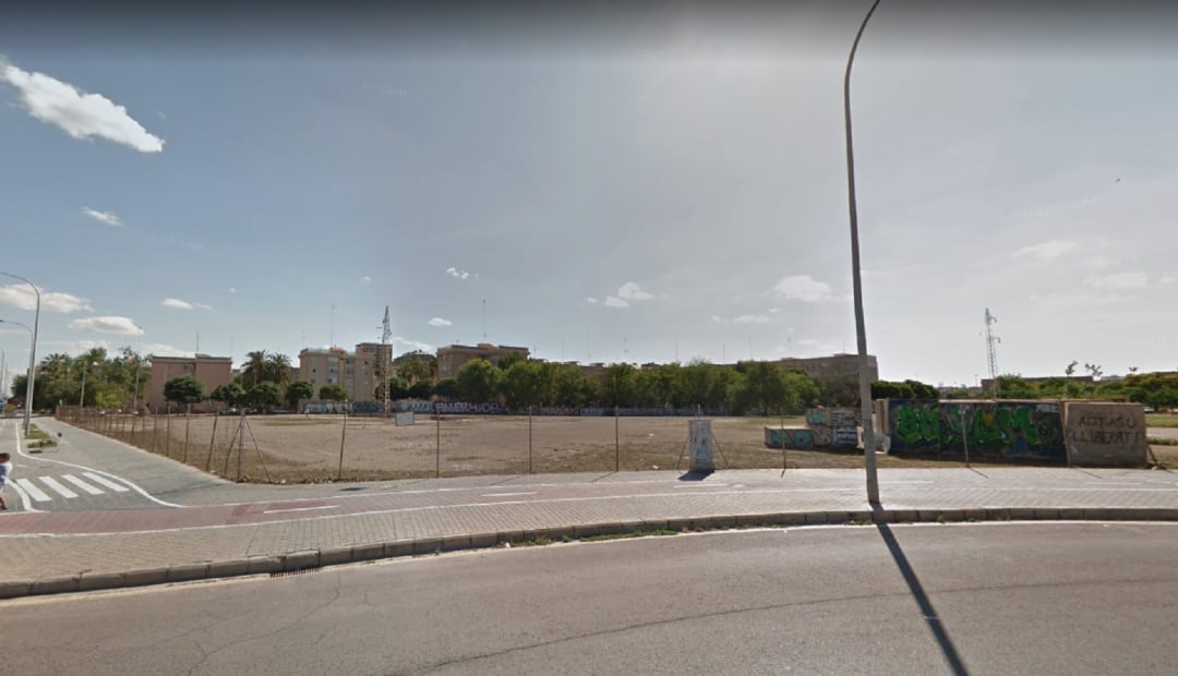 Solar de titularidad municipal en la conflucencia de la calle Luis Peixó con la avenida dels Tarongers