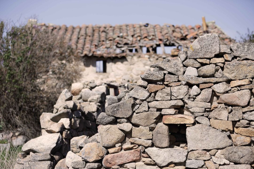 Casa abandonada en un pueblo de Castilla y León