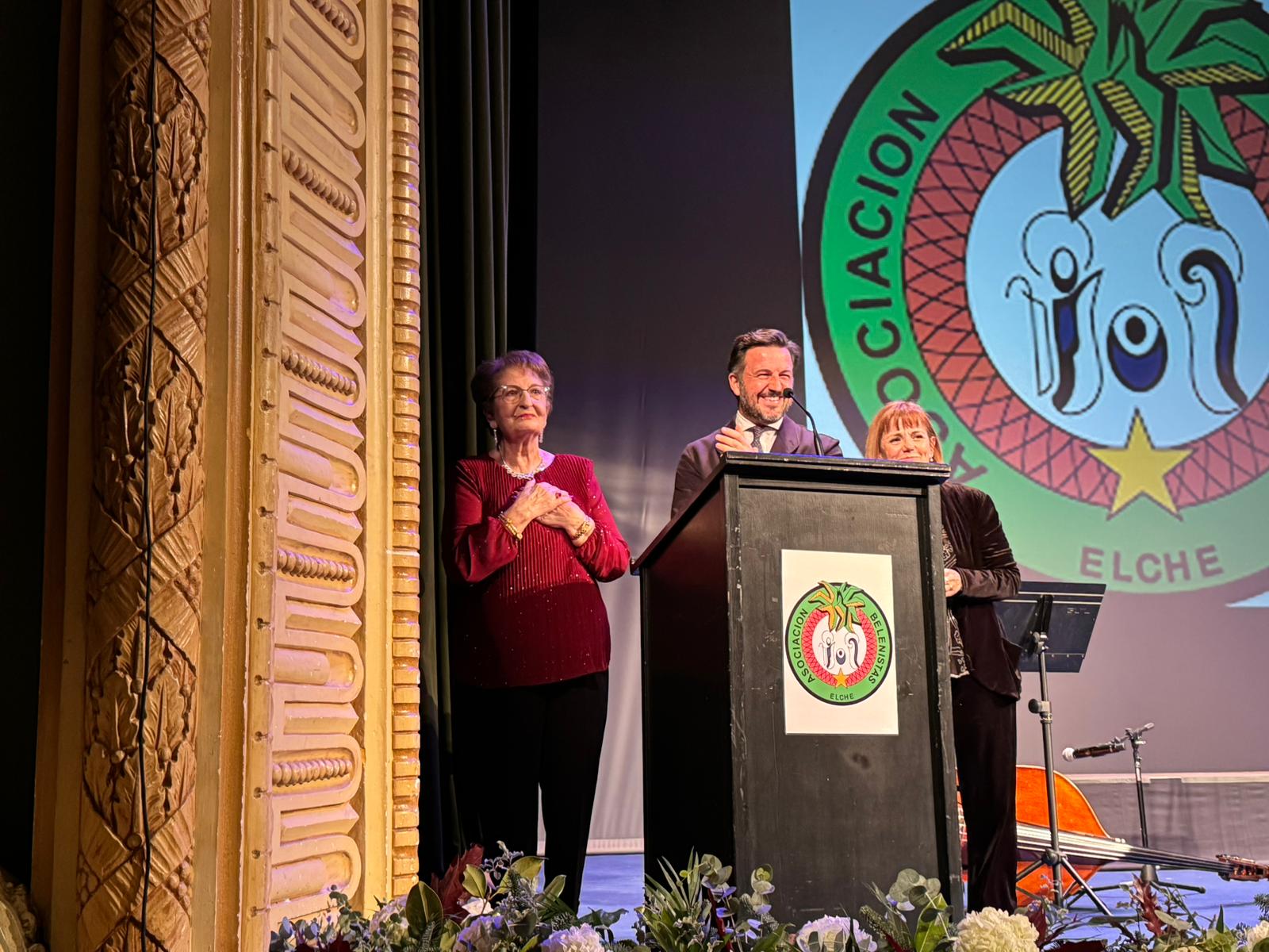 Reme Sanz con el alcalde de Elche Pablo Ruz y la portavoz de VOX Aurora Rodil