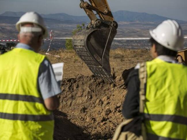 Búsqueda de la fosa común donde podría yacer los restos del poeta Federico García Lorca junto a otros fusilados en terrenos a las afueras de Alfacar (Granada).