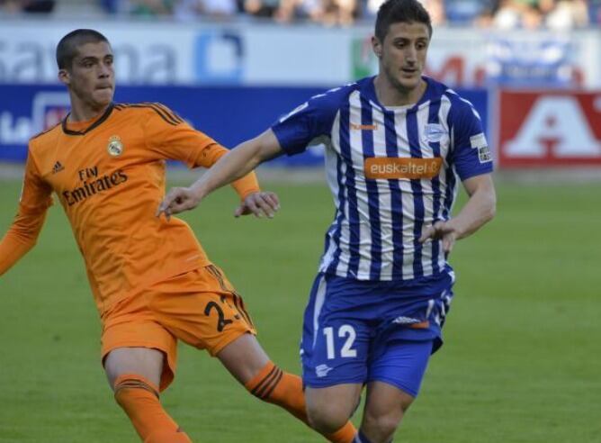 Toti volvió al once inicial del Alavés ante el Real Madrid Castilla