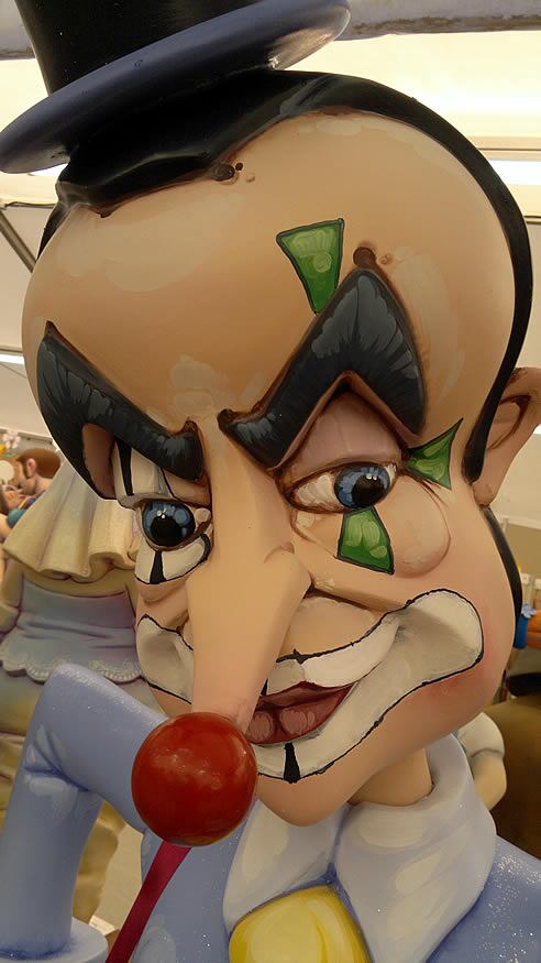 Uno de los ninots que representa a Zapatero