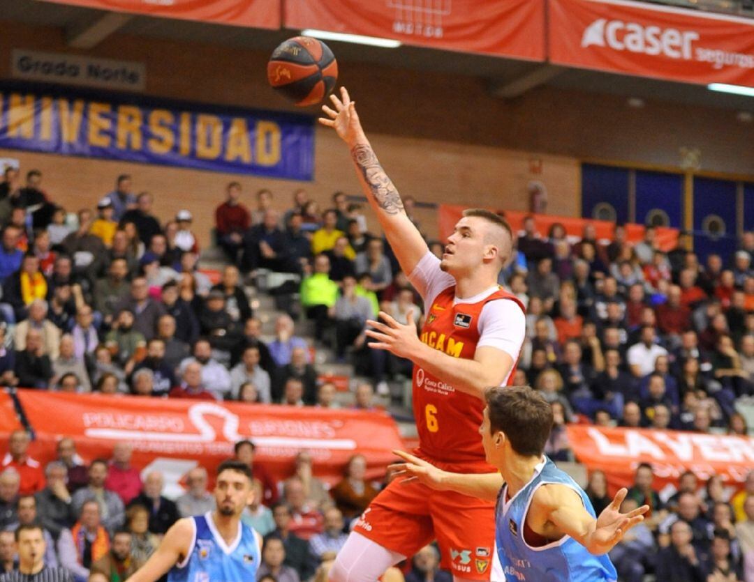 Radoncic entrando a canasta