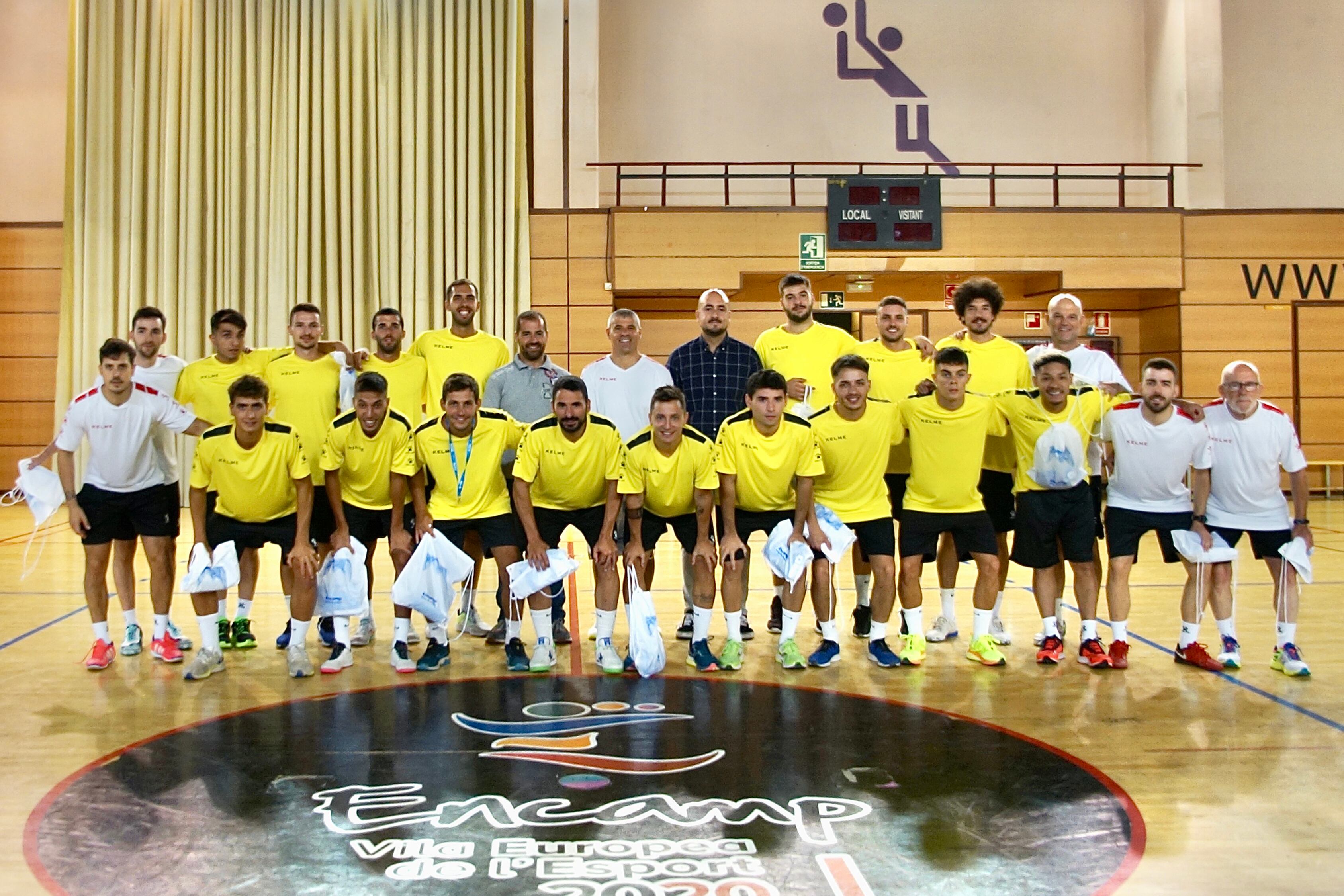 L'equip de futbol sala Industrias Santa Coloma al Pas de la Casa.