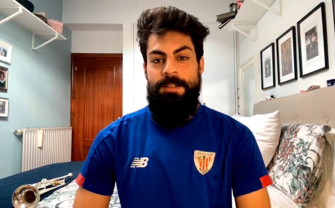 El jugador del Athletic Club Asier Villalibre en rueda de prensa virtual #desdecasa, donde se encuentra confinado con motivo de la pandemia de coronavirus, en la que contesta a preguntas de periodistas y aficionados. 