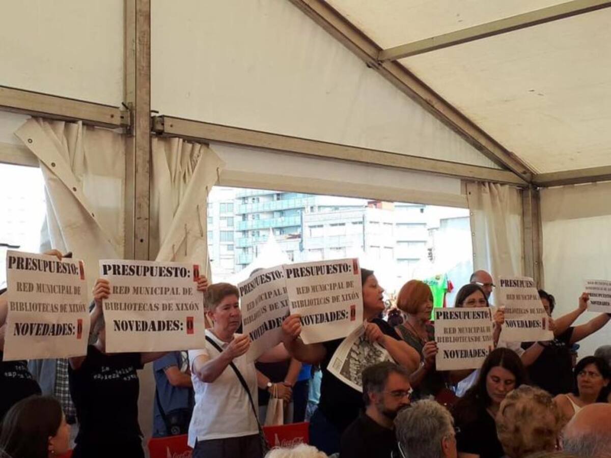 Los usuarios protestan por la falta de novedades en las bibliotecas