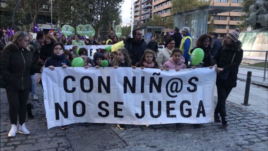 Una de las protestas realizadas para pedir la reapertura de los comedores escolares. Foto de archivo.